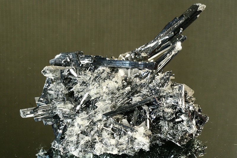 Antimonit (Stibnit)